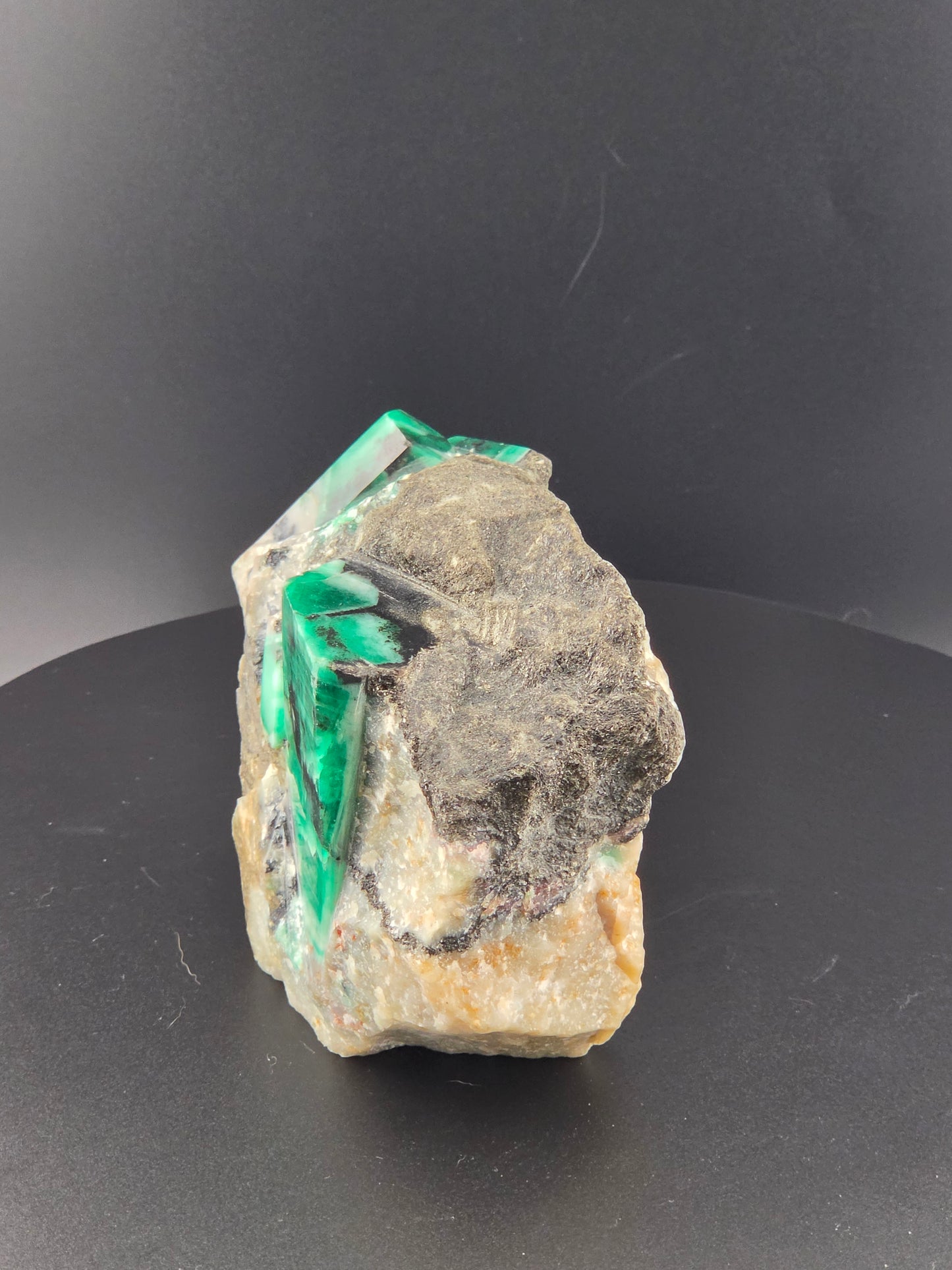 Emerald In Matrix